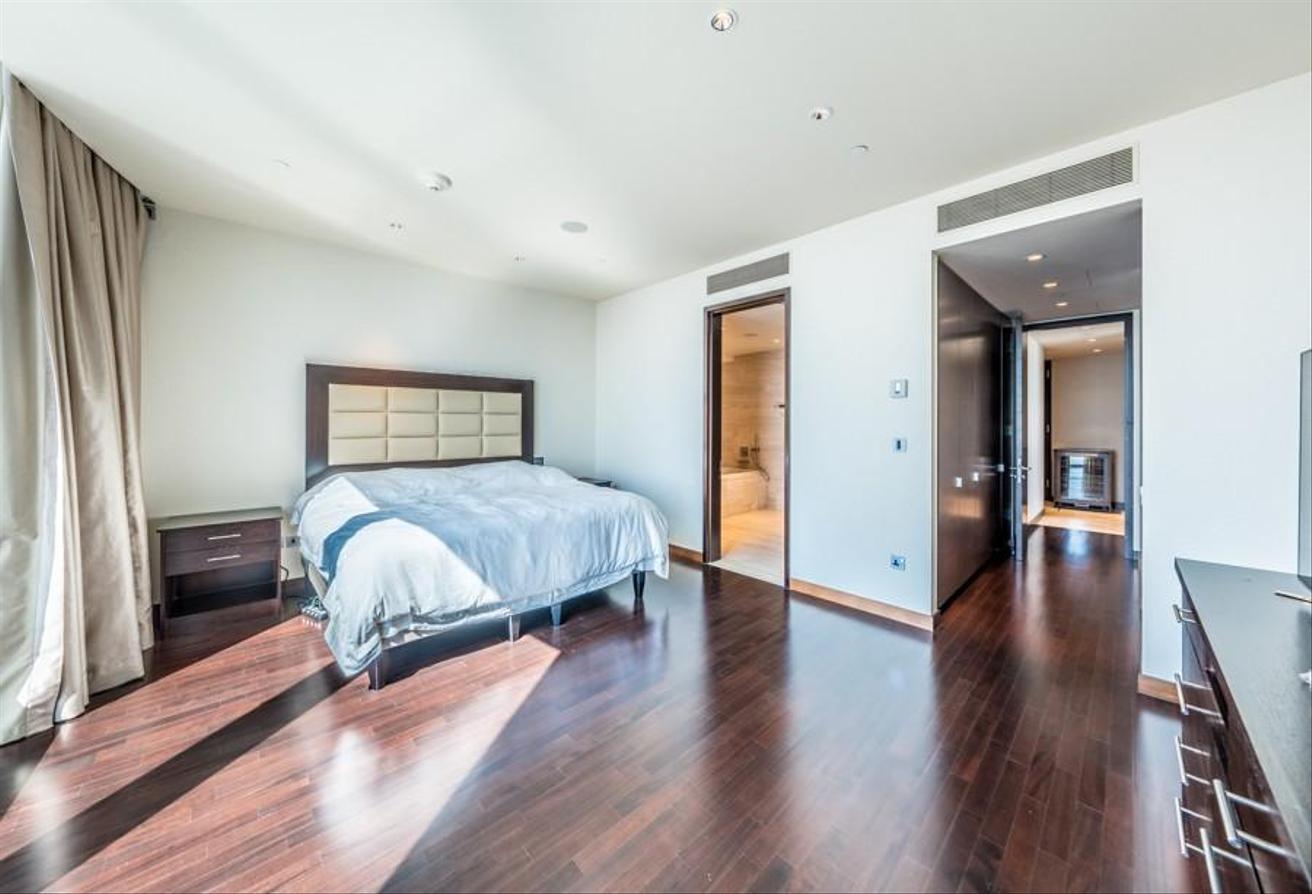 Exclusive | Renovated | Furnished photo 12