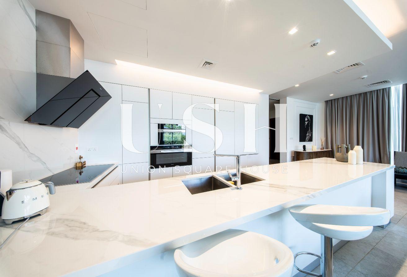 Fully Furnished | Private Backyard | Luxury Villa photo 12