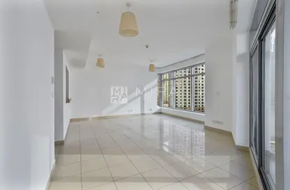 Apartment - 1 Bedroom - 2 Bathrooms for rent in Fairfield Tower - Park Island - Dubai Marina - Dubai