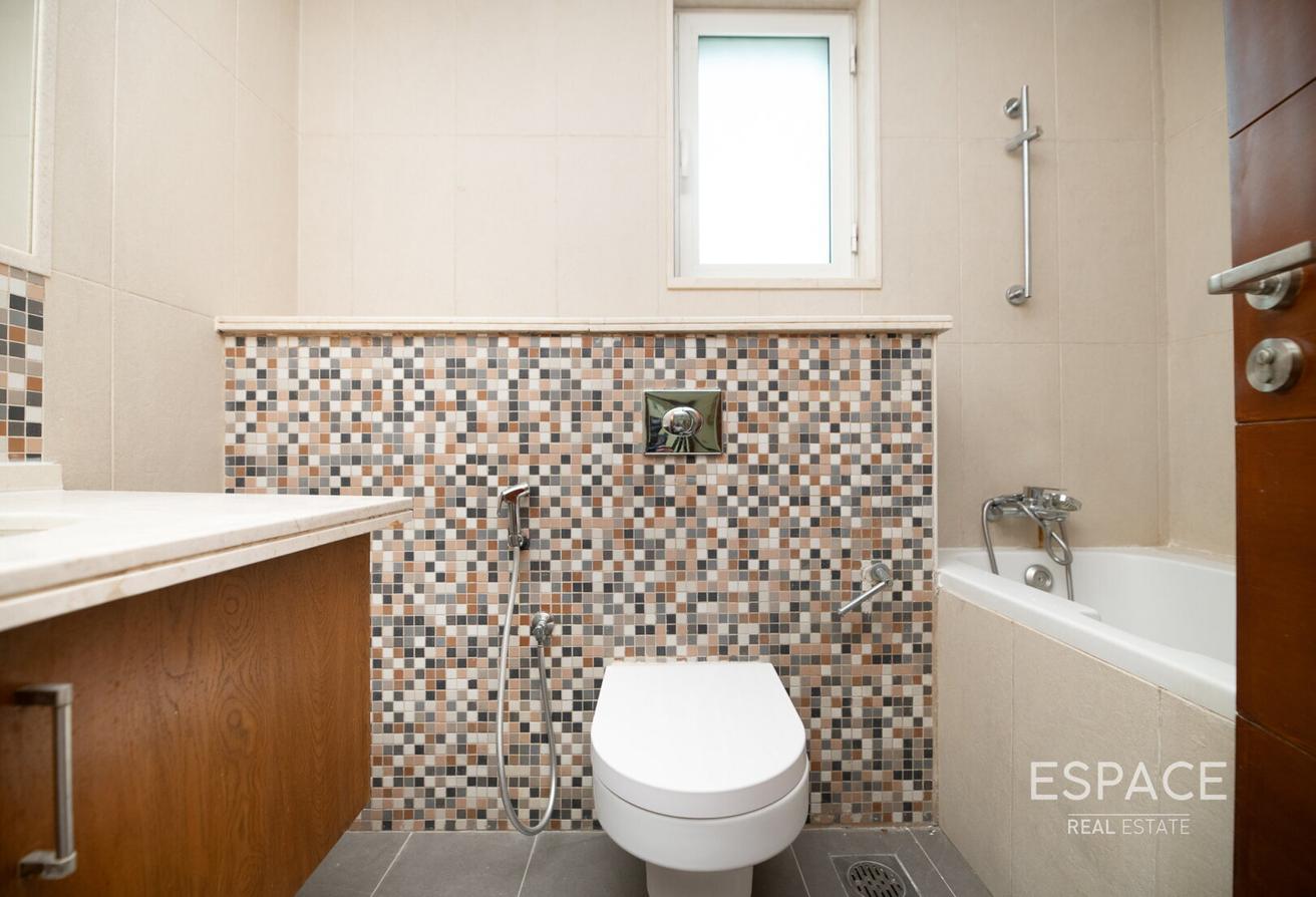 Well-Maintained | 4 Bedroom Villa | Upgrade photo 10