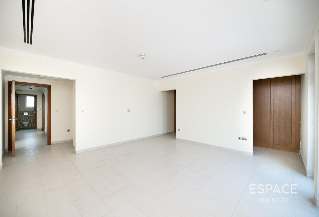 Well-Maintained | 4 Bedroom Villa | Upgrade photo 15