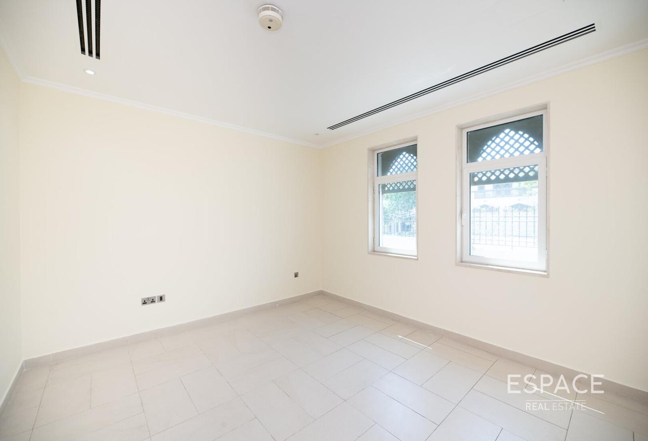 Well-Maintained | 4 Bedroom Villa | Upgrade photo 8
