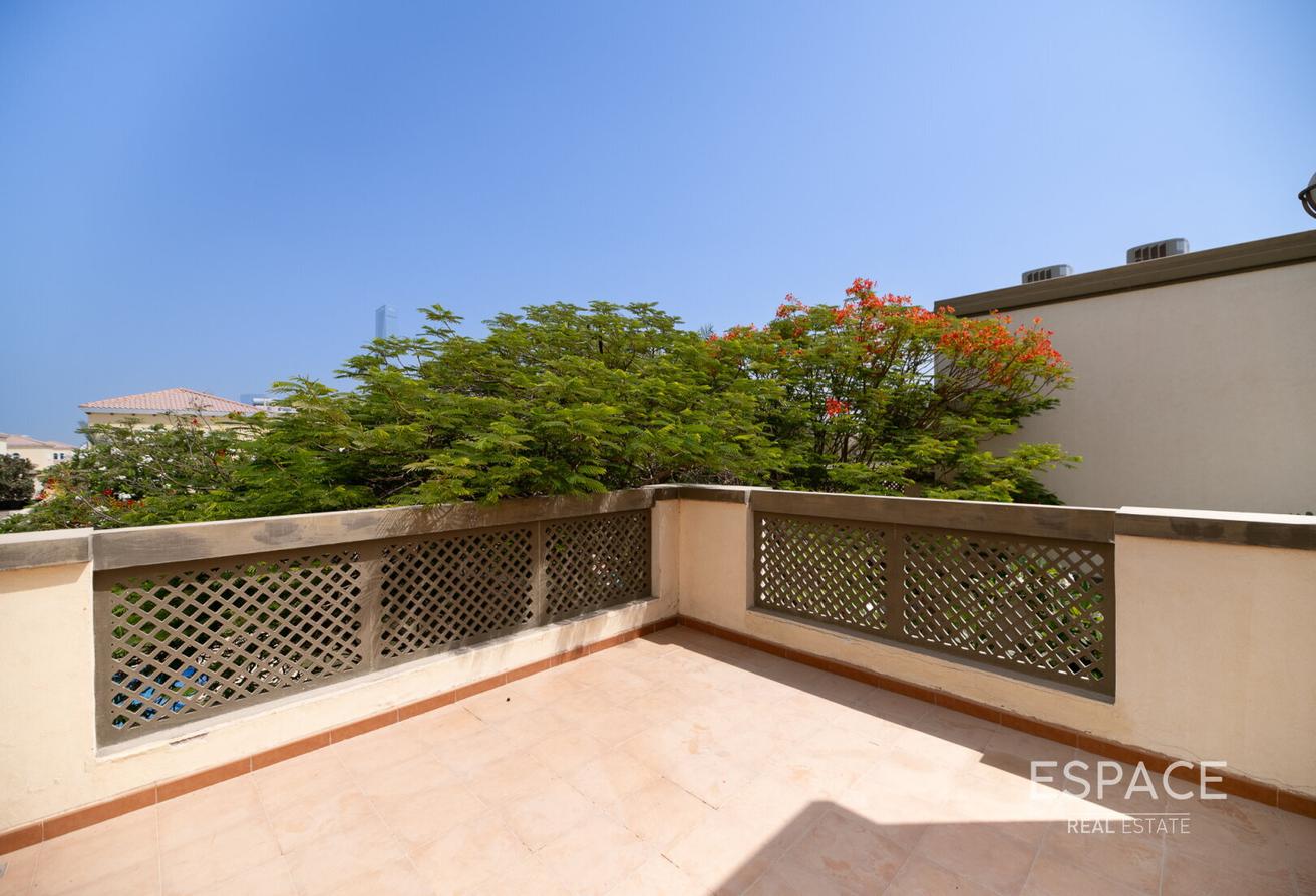 Well-Maintained | 4 Bedroom Villa | Upgrade photo 17