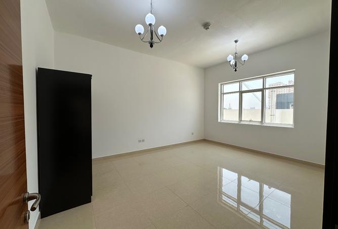 127022022 - Property Image 3