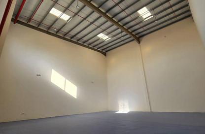 Warehouse - Studio - 1 Bathroom for rent in Umm Al Thuoob - Umm Al Quwain