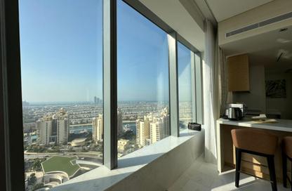 Apartment - 1 Bedroom - 2 Bathrooms for sale in The Palm Tower - Palm Jumeirah - Dubai