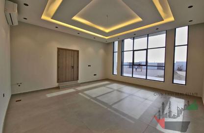 Villa - 5 Bedrooms - 7+ Bathrooms for rent in Al Aweer 1 - Al Aweer - Dubai Villa - 5 Bedrooms - 7+ Bathrooms for rent in Al Aweer 1 - Al Aweer - Dubai