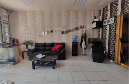 Shop - Studio - 1 Bathroom for rent in Building Y23 - England Cluster - International City - Dubai