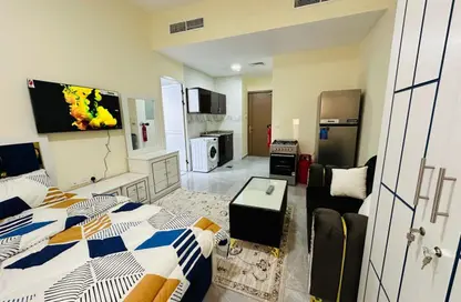 شقة - 1 حمام للايجار في مساكن كورنيش عجمان - طريق كورنيش عجمان - عجمان