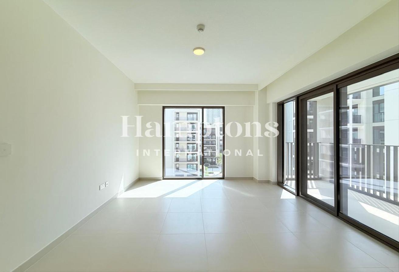 Modern 1BR | Creek Beach Access | Brand New photo 5