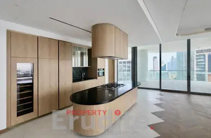 Apartment - 4 Bedrooms - 5 Bathrooms for rent in Jumeirah Living Business Bay - Business Bay - Dubai