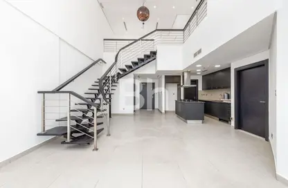 دوبلكس - 2 غرف نوم - 3 حمامات للايجار في C مجمع - تلال الجميرا - جزر الجميرا - دبي