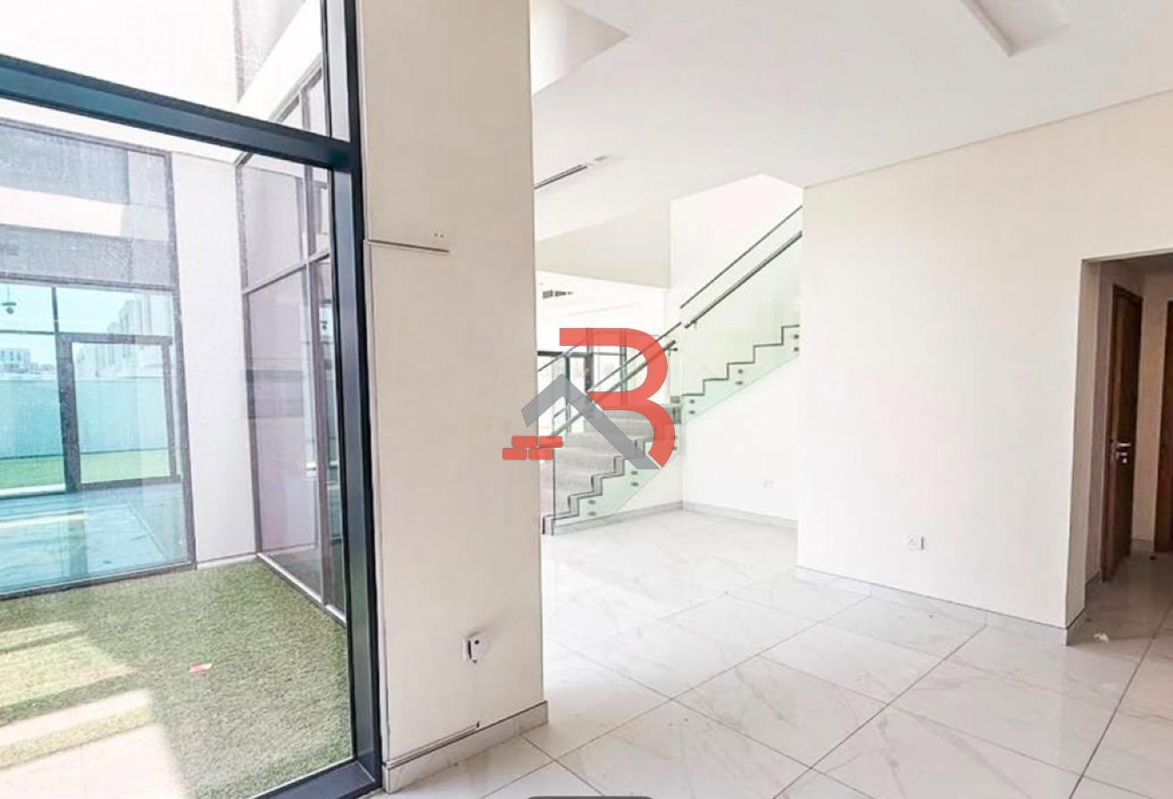 Landscaped | 5BR+Maid's+Driver's Room | Vacant photo 9