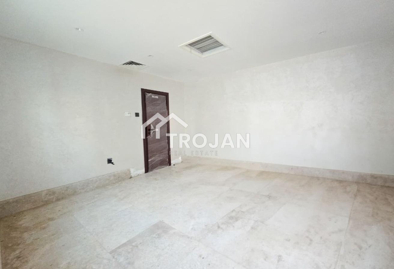 5BR Villa | Huge Garden | Prime Al Wasl Location photo 13