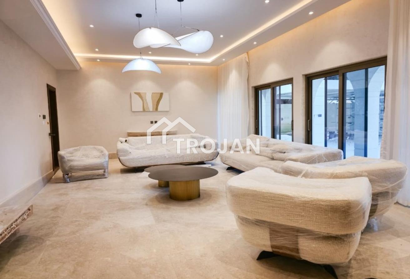 5BR Villa | Huge Garden | Prime Al Wasl Location photo 4