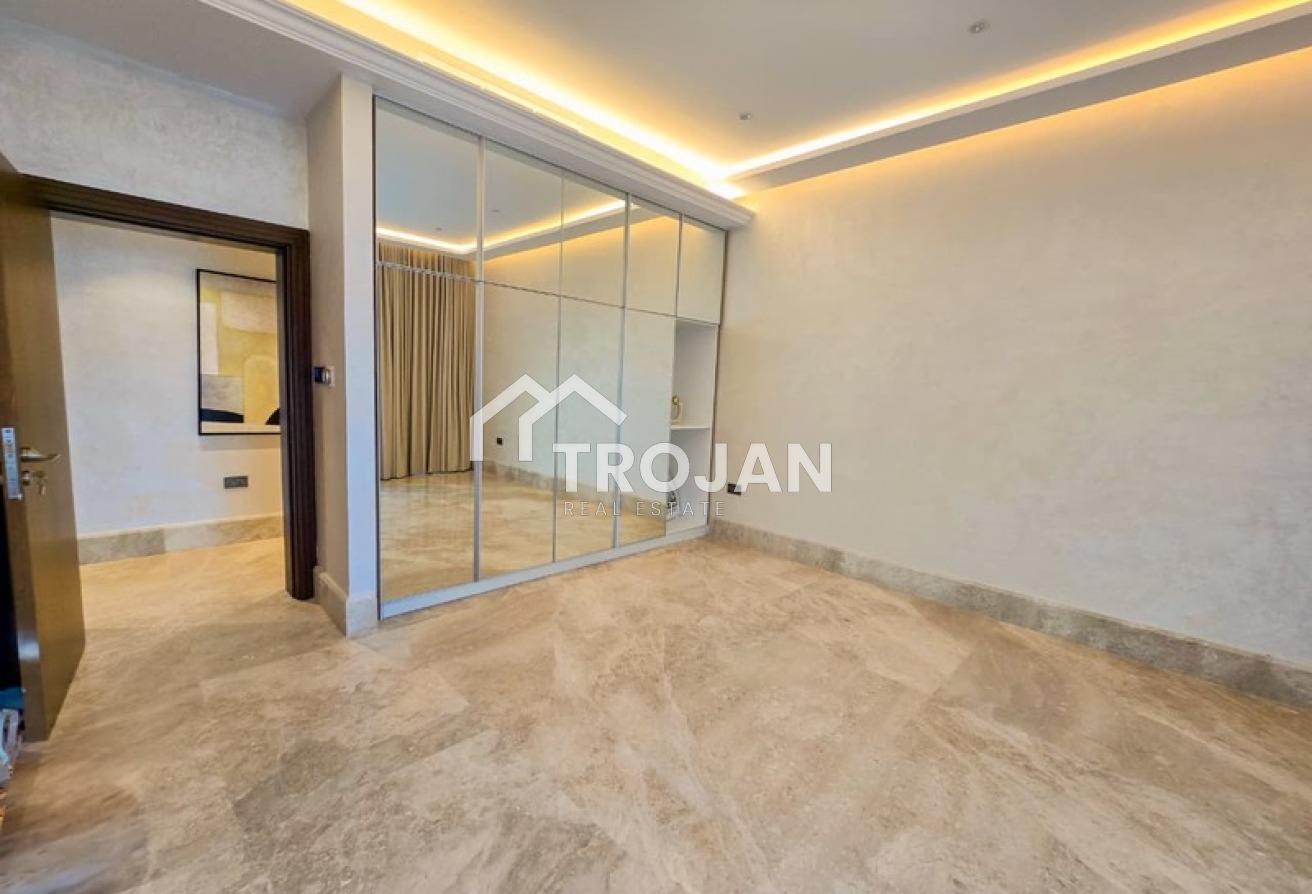 5BR Villa | Huge Garden | Prime Al Wasl Location photo 15