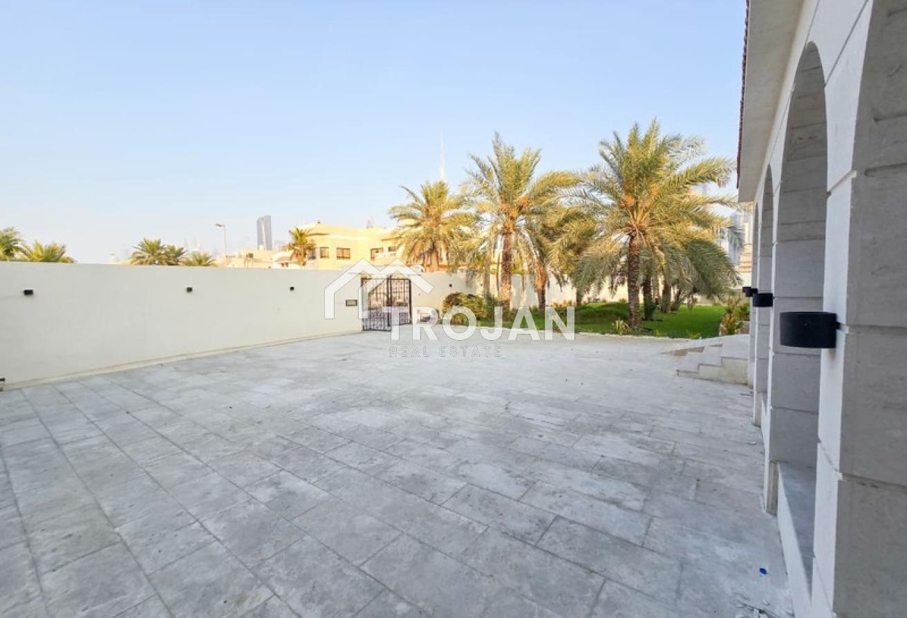 5BR Villa | Huge Garden | Prime Al Wasl Location photo 14