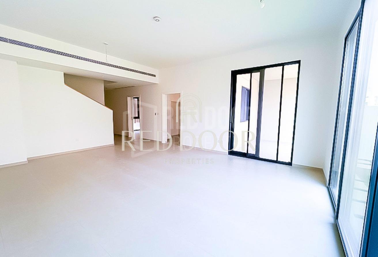 LUXURIOUS FAMILY HOME | BRIGHT & VERY SPACIOUS photo 5