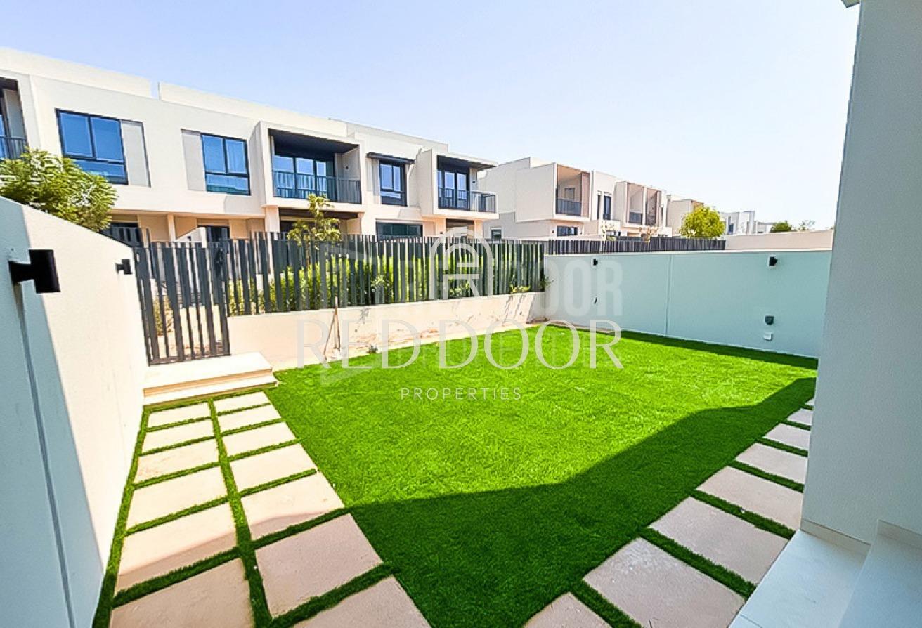 LUXURIOUS FAMILY HOME | BRIGHT & VERY SPACIOUS photo 4