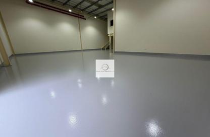 Warehouse - Studio - 1 Bathroom for rent in RAS - Umm Ramool - Dubai