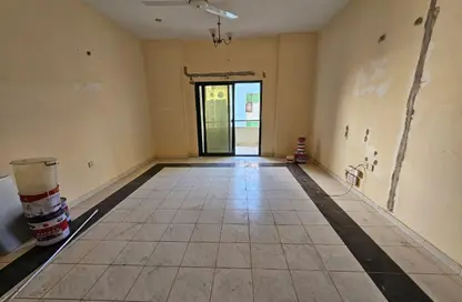 شقة - 3 غرف نوم - 3 حمامات للايجار في المحطة - القاسمية - الشارقة