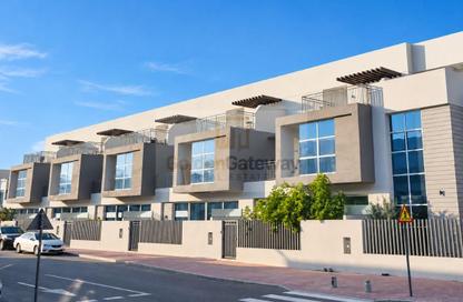 Townhouse - 4 - 4 for rent in Intima Villas - Victory Heights - Dubai Sports City - Dubai