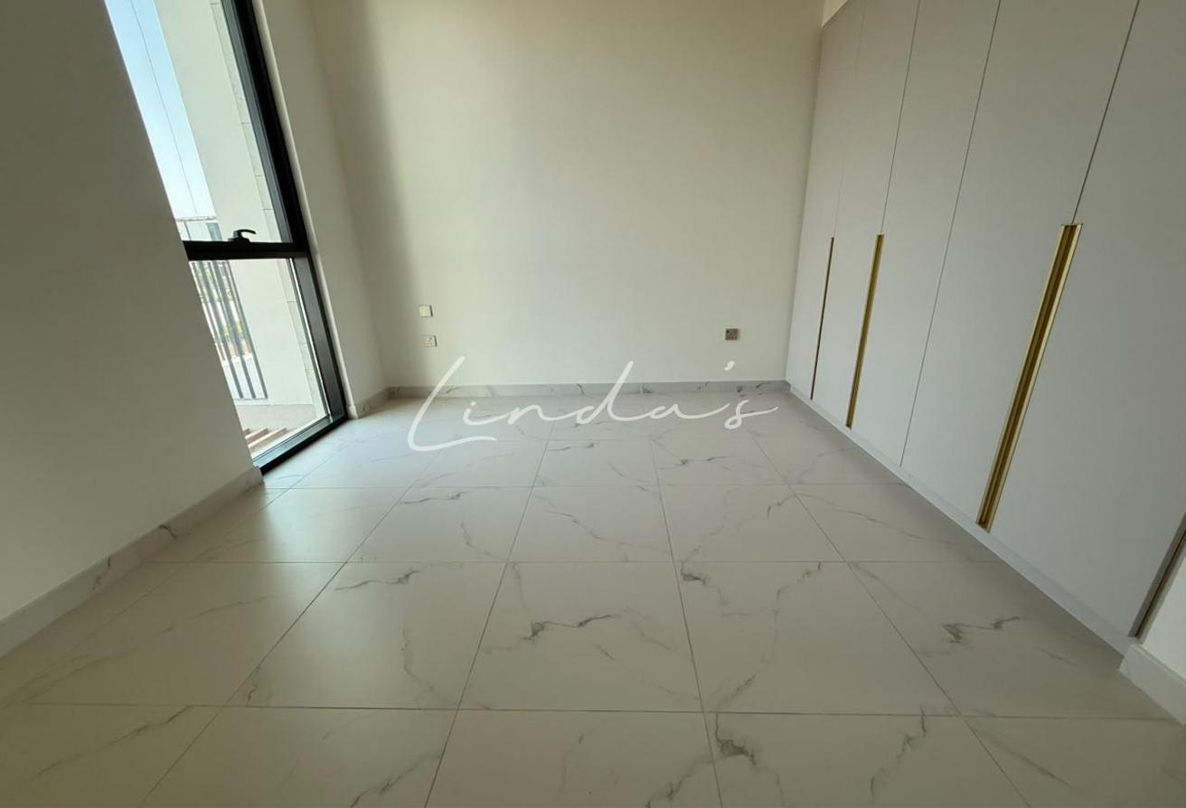 Back to Park | Single Row | Unfurnished photo 10