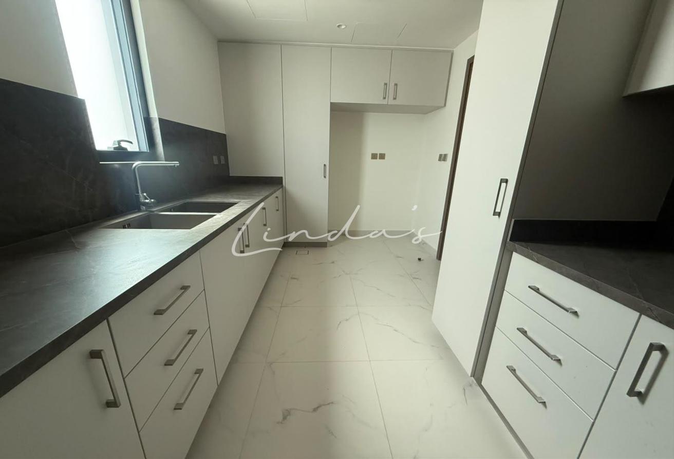Back to Park | Single Row | Unfurnished photo 15