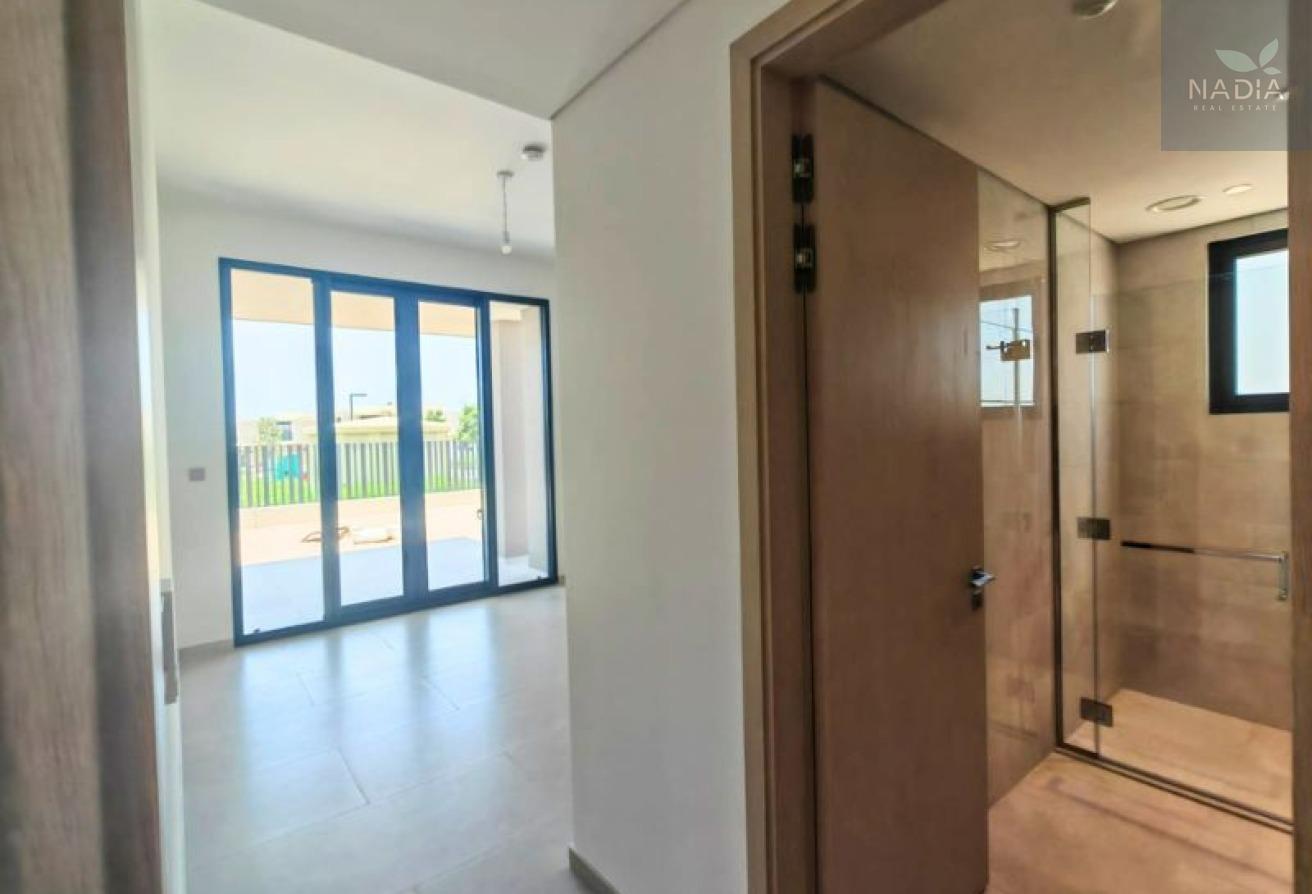 Luxury 4BR Villa| Maid and Driver Room | Brand New photo 8