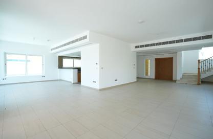 Villa - 4 - 5 for rent in Jumeirah Park - Dubai
