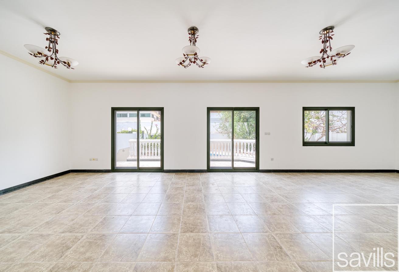 Spacious Garden | Prime Location | Private Pool photo 2