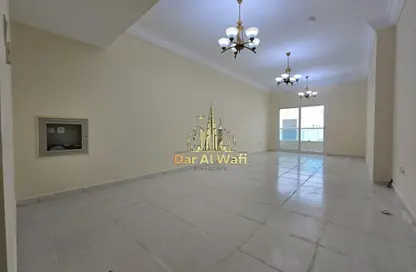 شقة - 2 غرف نوم - 3 حمامات للايجار في برج الكوث - النهدة - الشارقة