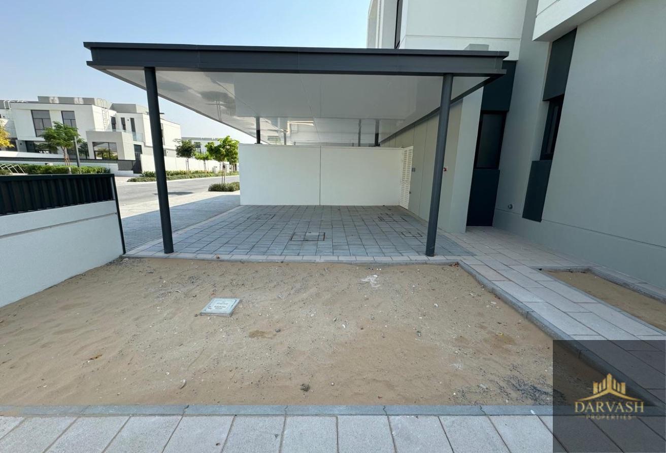 SPACIOUS 4BR VILLA | PRIVATE GARDEN | MUROOJ EAST photo 3