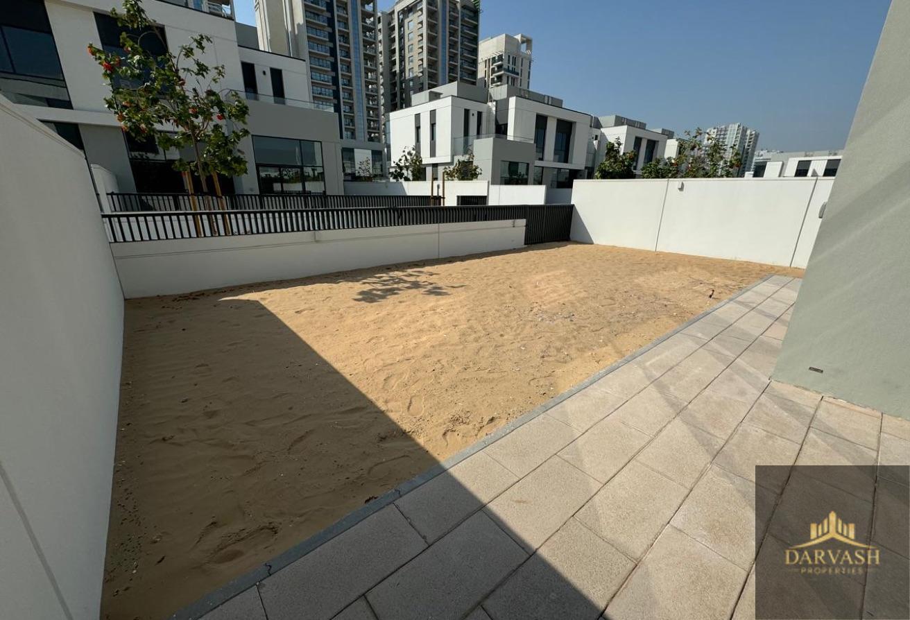 SPACIOUS 4BR VILLA | PRIVATE GARDEN | MUROOJ EAST photo 5