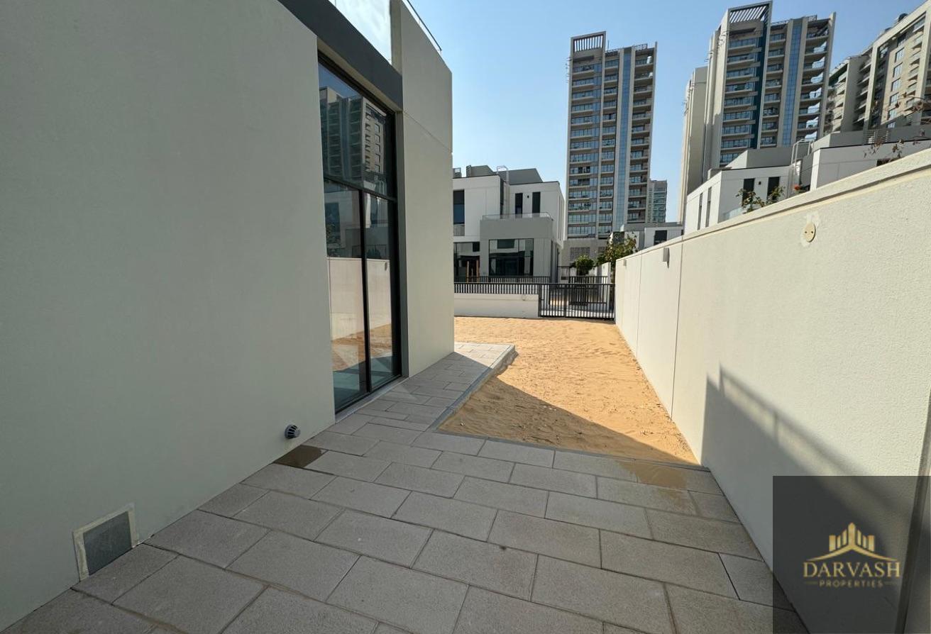 SPACIOUS 4BR VILLA | PRIVATE GARDEN | MUROOJ EAST photo 6