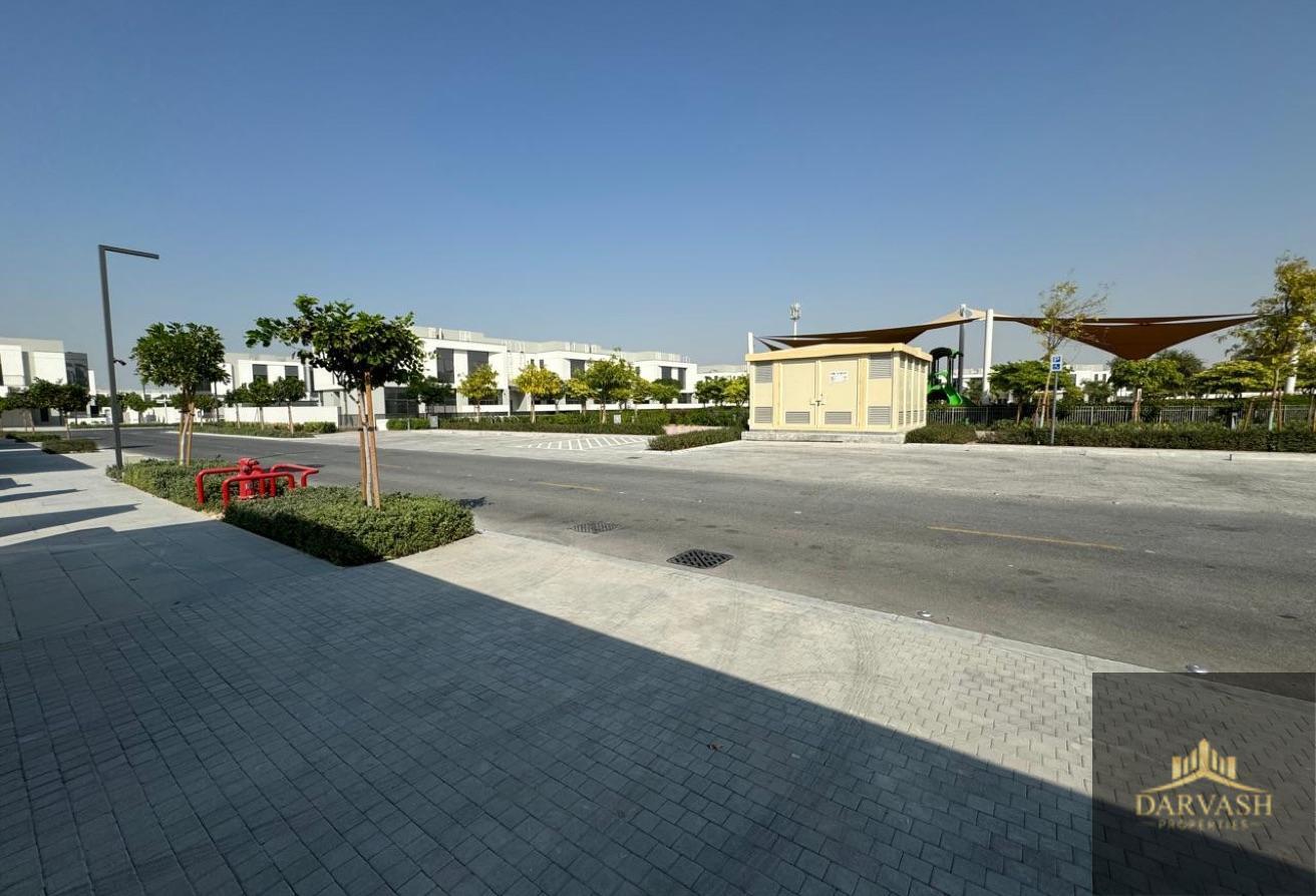 SPACIOUS 4BR VILLA | PRIVATE GARDEN | MUROOJ EAST photo 7