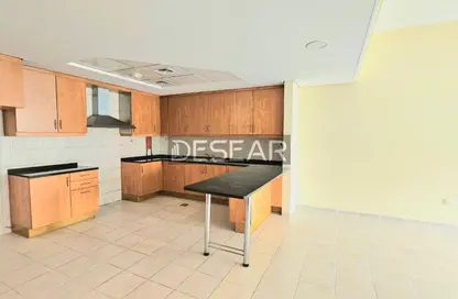 شقة - 2 غرف نوم - 3 حمامات للايجار في مبنى 129 - طراز حديث - ديسكفري جاردنز - دبي