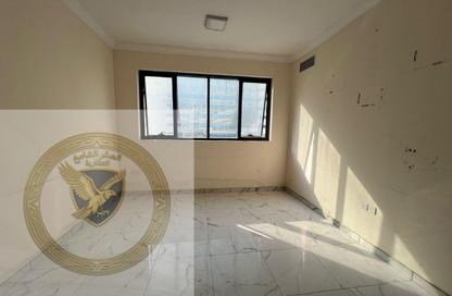 شقة - غرفة نوم - 2 حمامات للايجار في بناء النباعة - النبعة - الشرق - الشارقة
