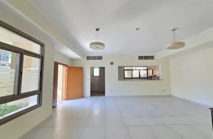 فيلا - 2 غرف نوم - 3 حمامات للايجار في بناية الوليد - الضاحية 13 - قرية جميرا الدائرية - دبي
