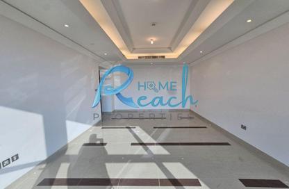 Apartment - 3 - 4 for rent in Wave tower - Corniche Road - Abu Dhabi