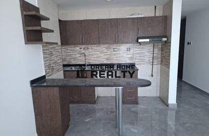 Apartment - Studio - 1 for rent in Zahrata Al Majaz Building - Al Majaz 2 - Al Majaz - Sharjah Apartment - Studio - 1 for rent in Zahrata Al Majaz Building - Al Majaz 2 - Al Majaz - Sharjah