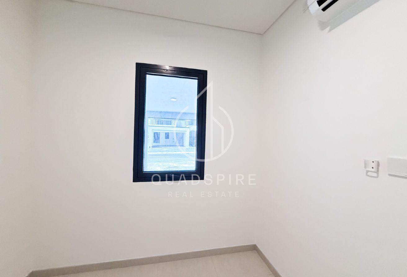 Spacious Living 4BR|Private Garden|Brand New photo 11