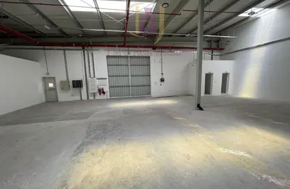 Warehouse - Studio - 1 Bathroom for rent in Umm Ramool - Dubai