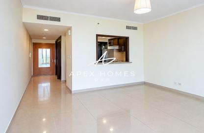 Apartment - Studio - 1 for rent in The Links Canal Apartments - The Links - The Views - Dubai