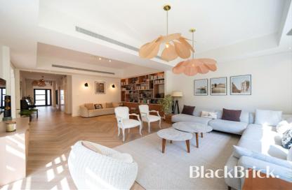 Villa - 5 Bedrooms - 3 Bathrooms for sale in Deema 4 - Deema - The Lakes - Dubai