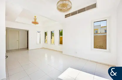 فيلا - 3 غرف نوم - 3 حمامات للبيع في الينابيع 9 - الينابيع - دبي