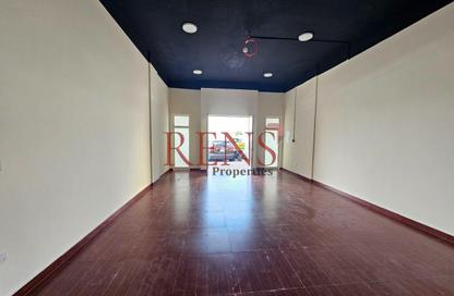 Shop - Studio - 1 Bathroom for rent in Building Y23 - England Cluster - International City - Dubai