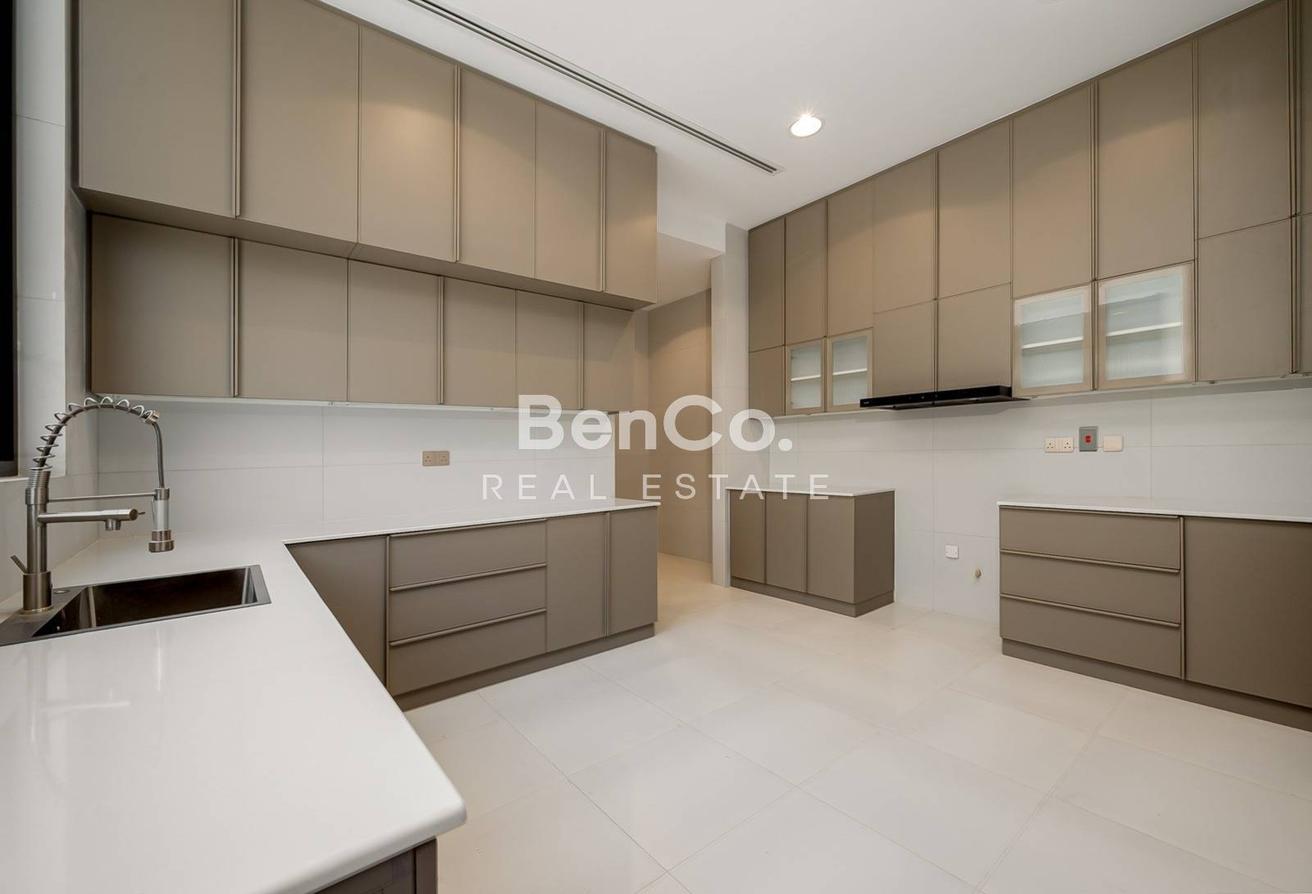 6 Bedroom Masterpiece | Brand New | Vacant photo 5