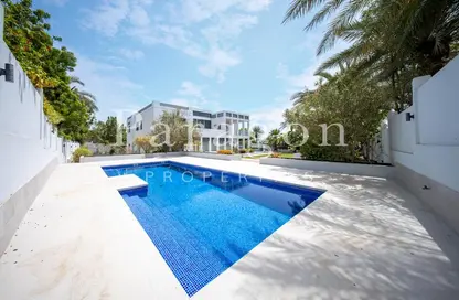 Villa - 5 Bedrooms - 7 Bathrooms for rent in Signature Villas - Emirates Hills - Dubai