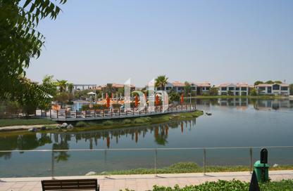 Villa - 4 - 5 for sale in Costa Del Sol - Jumeirah Islands - Dubai